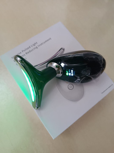 ماساژور لیفت کننده پوست صورت و گردن حاوی LED