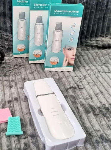 درما اف یا اتوی صورت دارای خاصیت پاکسازی و جوانسازی پوست و لیفت صورت